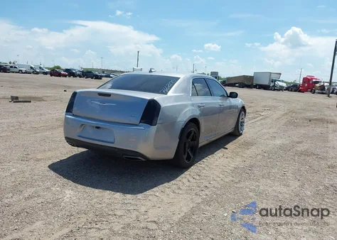 2015 Chrysler 300 Limited z USA, uszkodzony, nr VIN 2C3CCAAG2FH766200